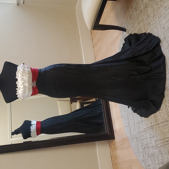 Sherri Hill Dresses & Skirts - Size 2 NWT discontinued Sherri HIll strapless trumpet gown with train